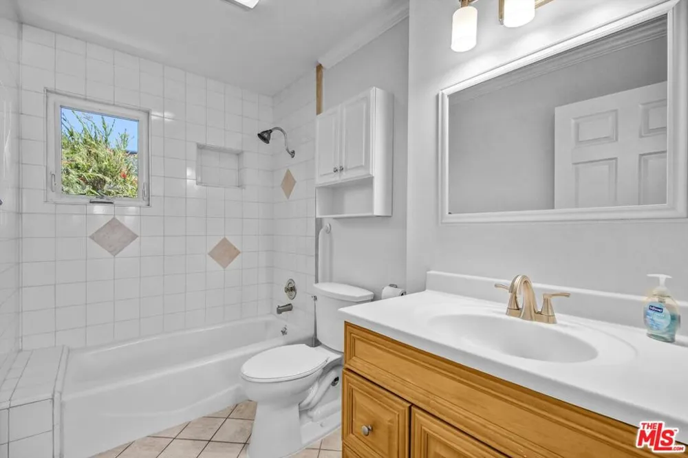 1328 10th Street #1/2 Santa Monica, CA 90401