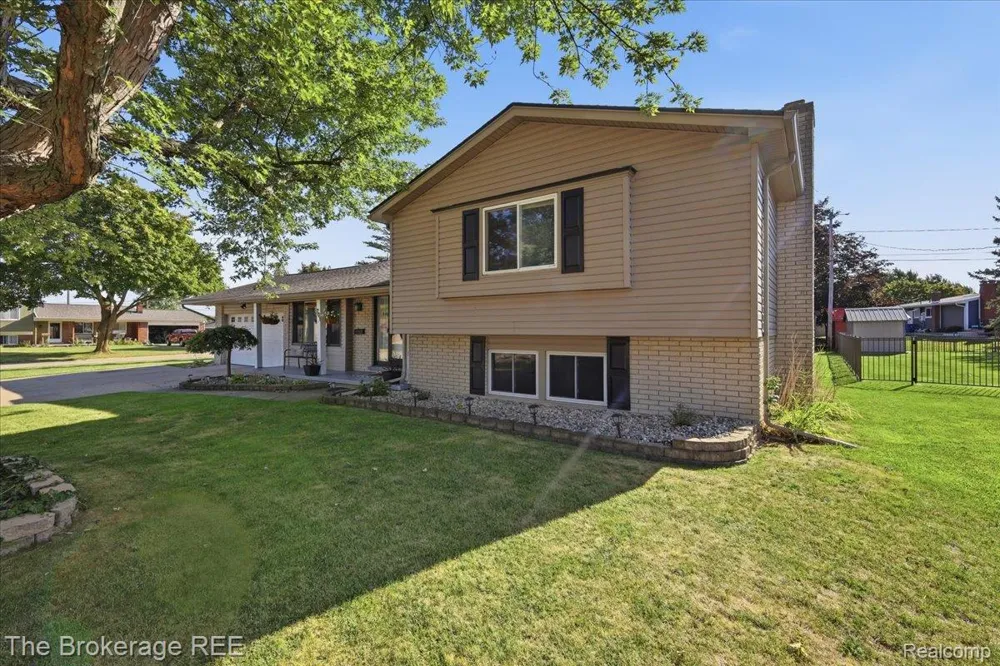 701 Salem Drive Davison City, MI 48423
