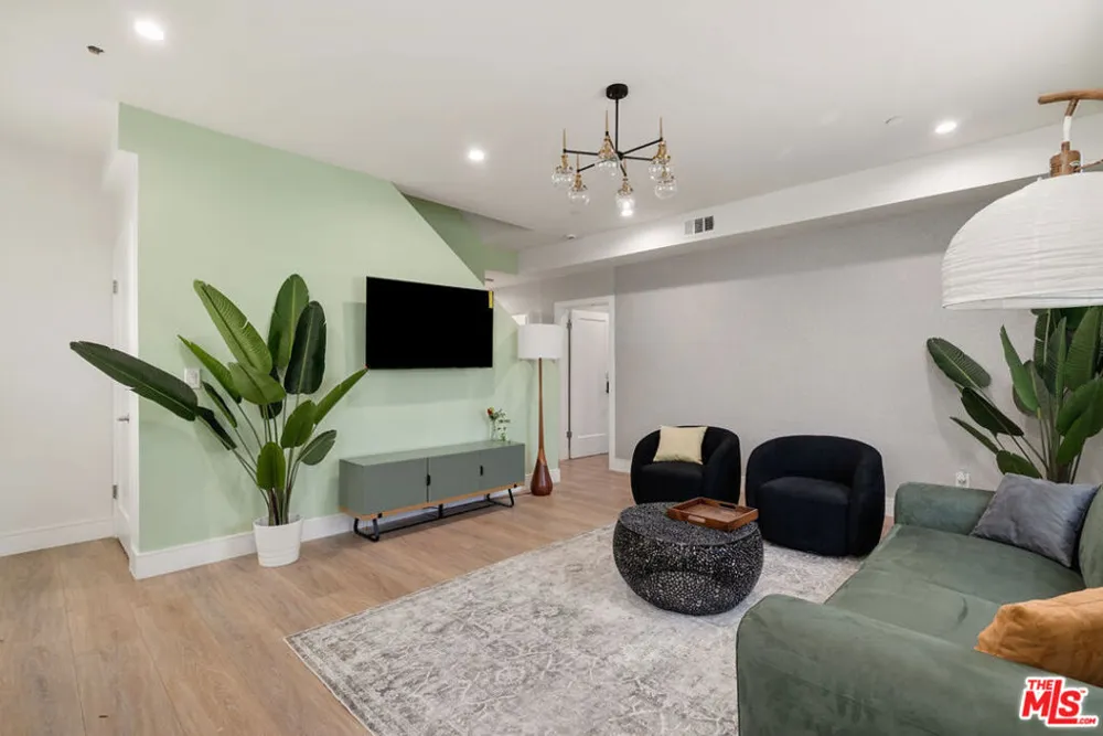 1341 Mariposa Avenue Los Angeles, CA 90027