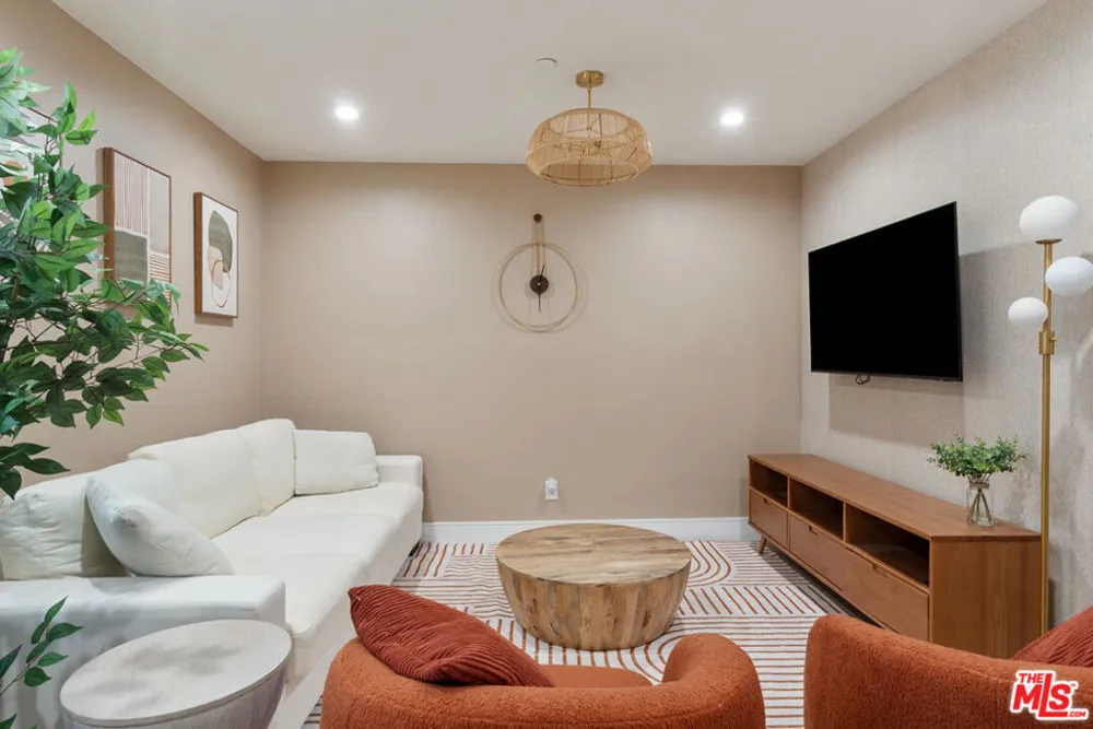 1341 Mariposa Avenue Los Angeles, CA 90027