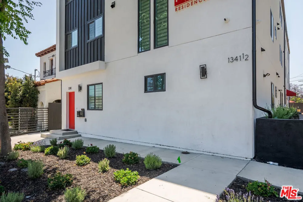 1341 Mariposa Avenue Los Angeles, CA 90027
