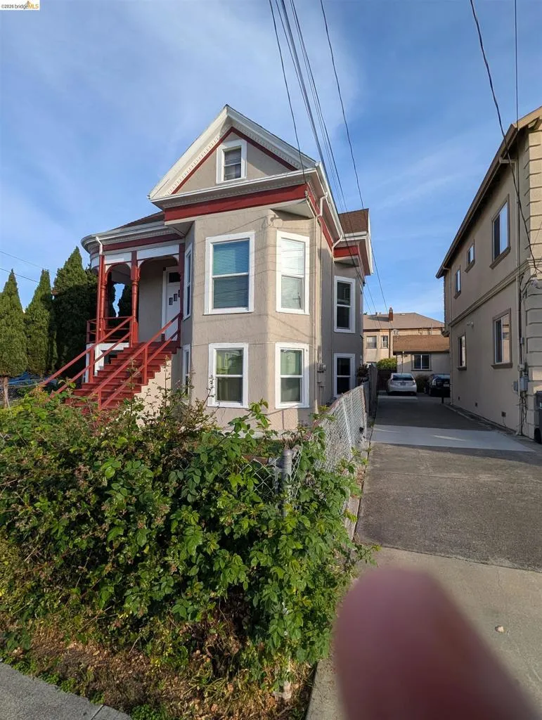 1086 66Th St Oakland, CA 94608