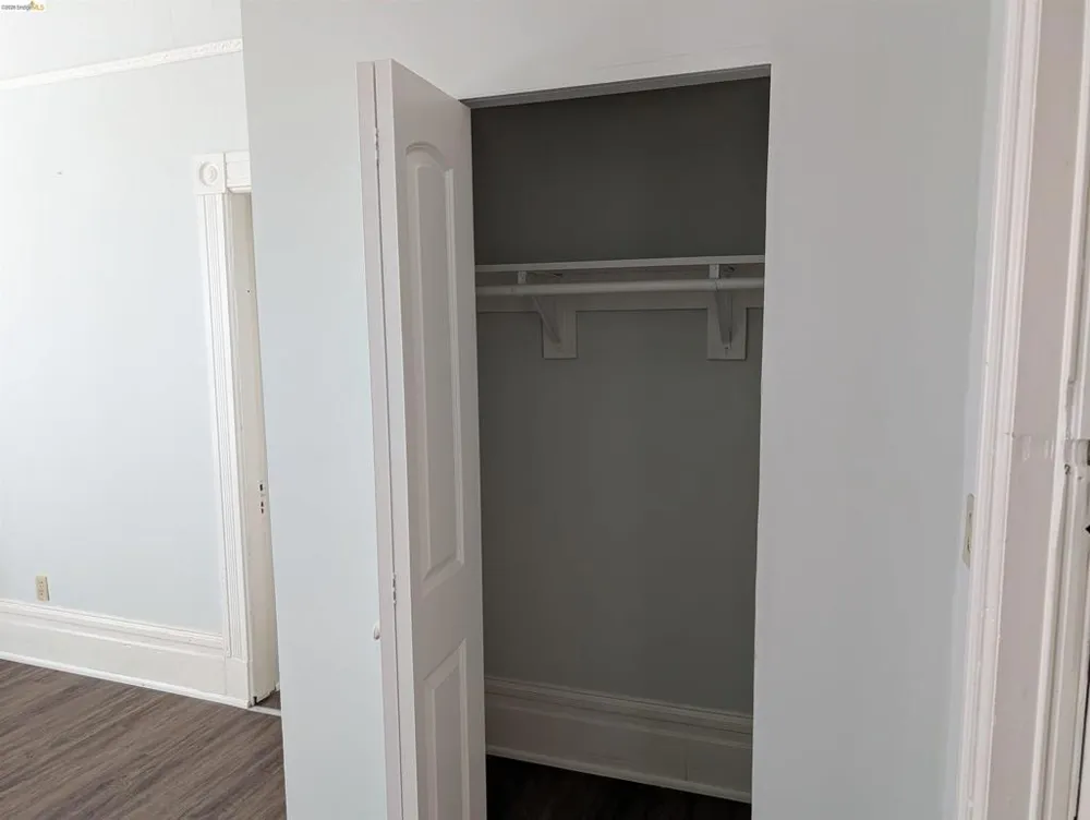 1086 66Th St Oakland, CA 94608
