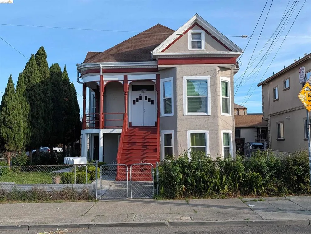 1086 66Th St Oakland, CA 94608