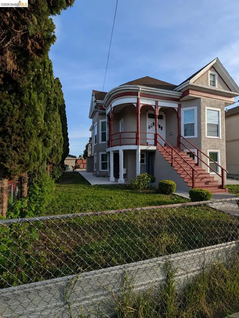 1086 66Th St Oakland, CA 94608