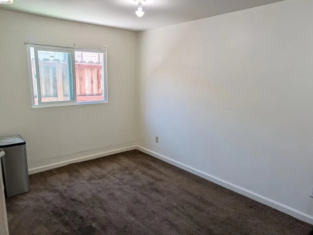 1086 66Th St Oakland, CA 94608