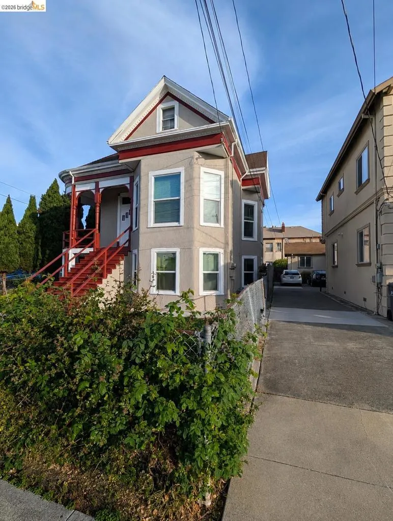 1086 66Th St Oakland, CA 94608
