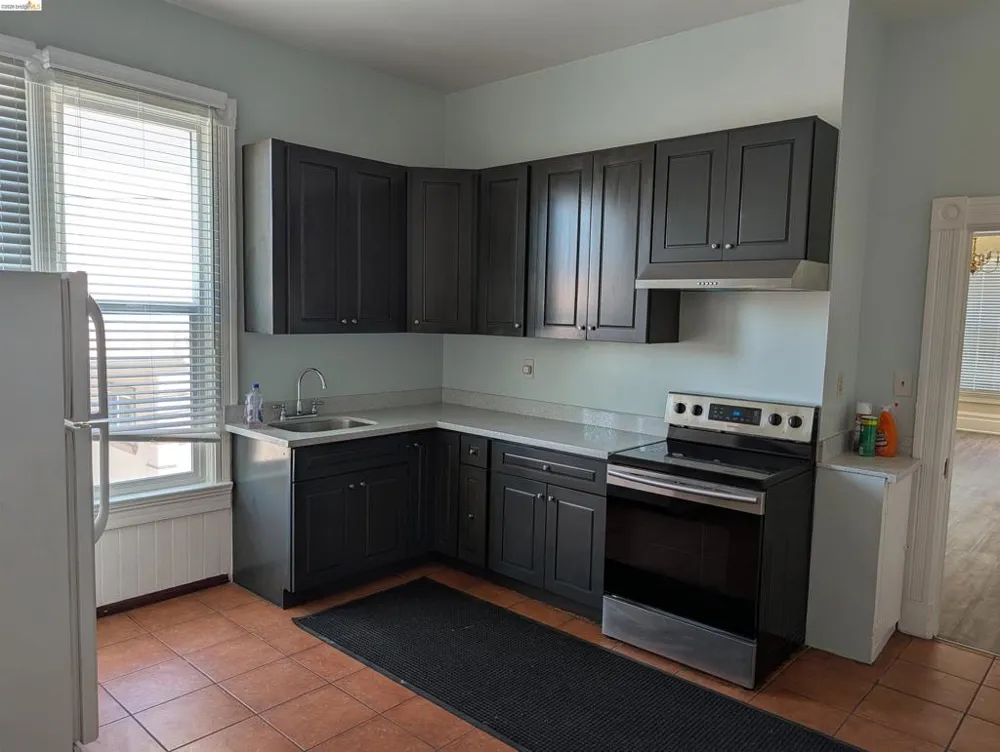 1086 66Th St Oakland, CA 94608