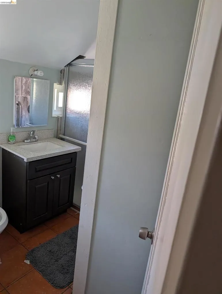 1086 66Th St Oakland, CA 94608