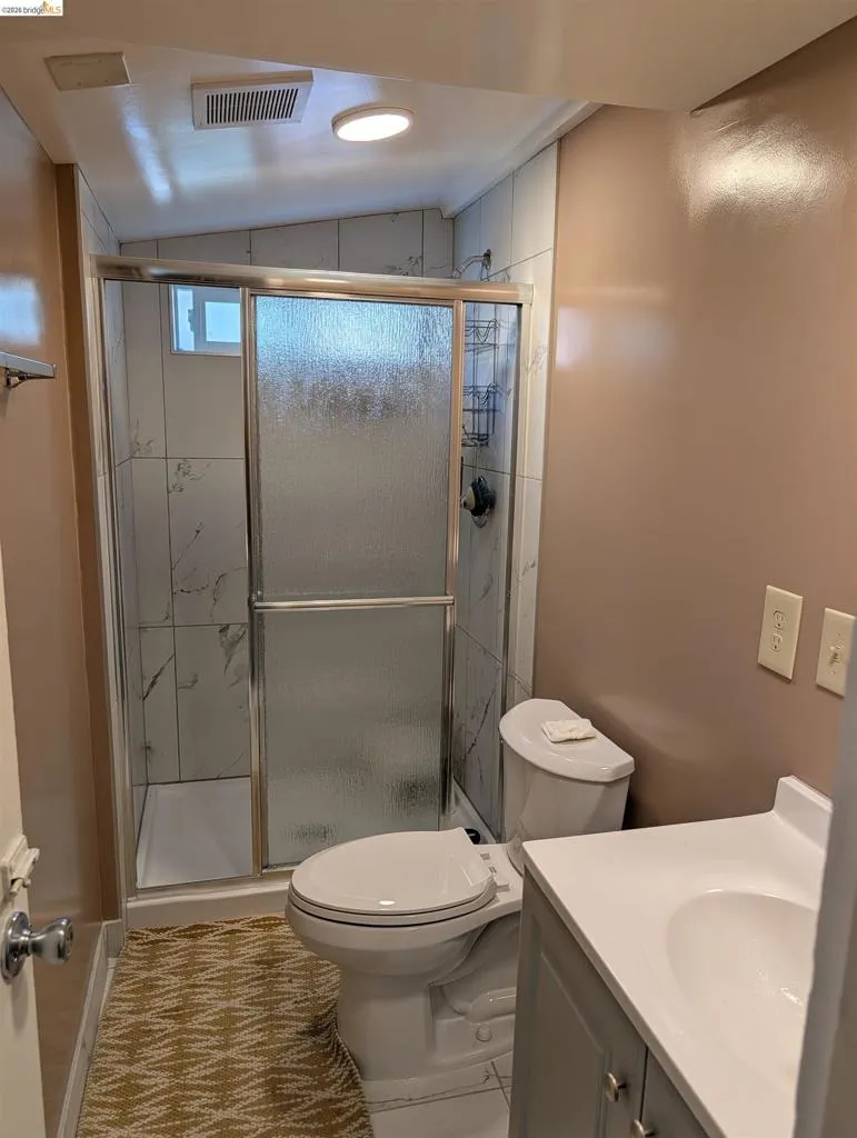 1086 66Th St Oakland, CA 94608