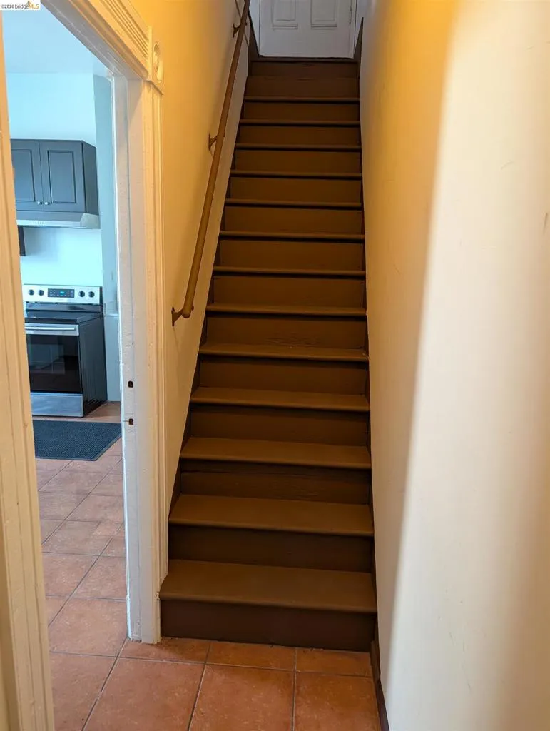 1086 66Th St Oakland, CA 94608