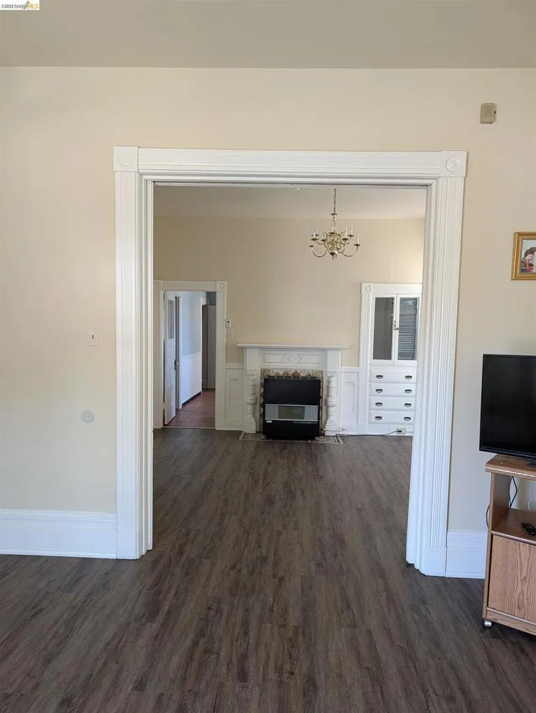 1086 66Th St Oakland, CA 94608