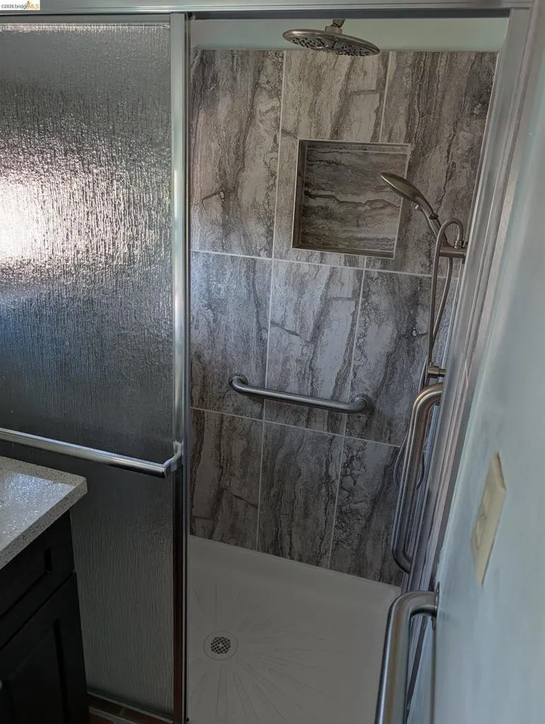 1086 66Th St Oakland, CA 94608