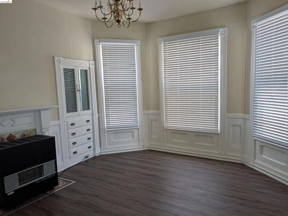 1086 66Th St Oakland, CA 94608