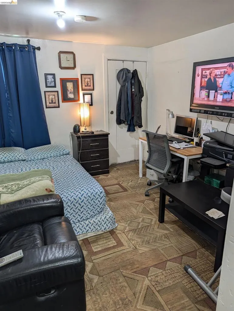 1086 66Th St Oakland, CA 94608