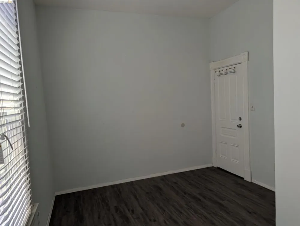 1086 66Th St Oakland, CA 94608