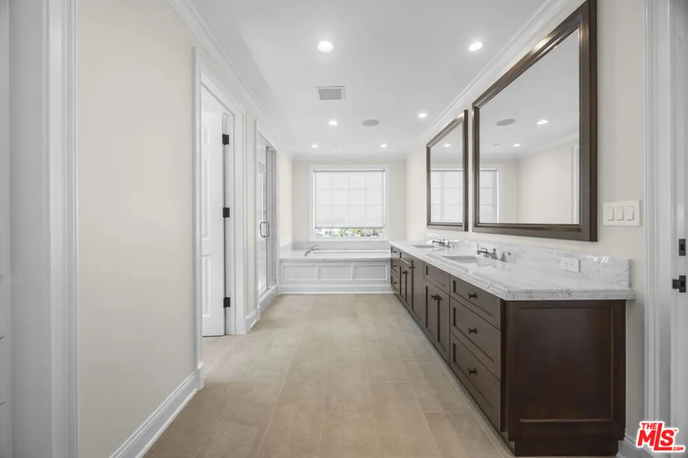 1011 Fiske Street Pacific Palisades, CA 90272