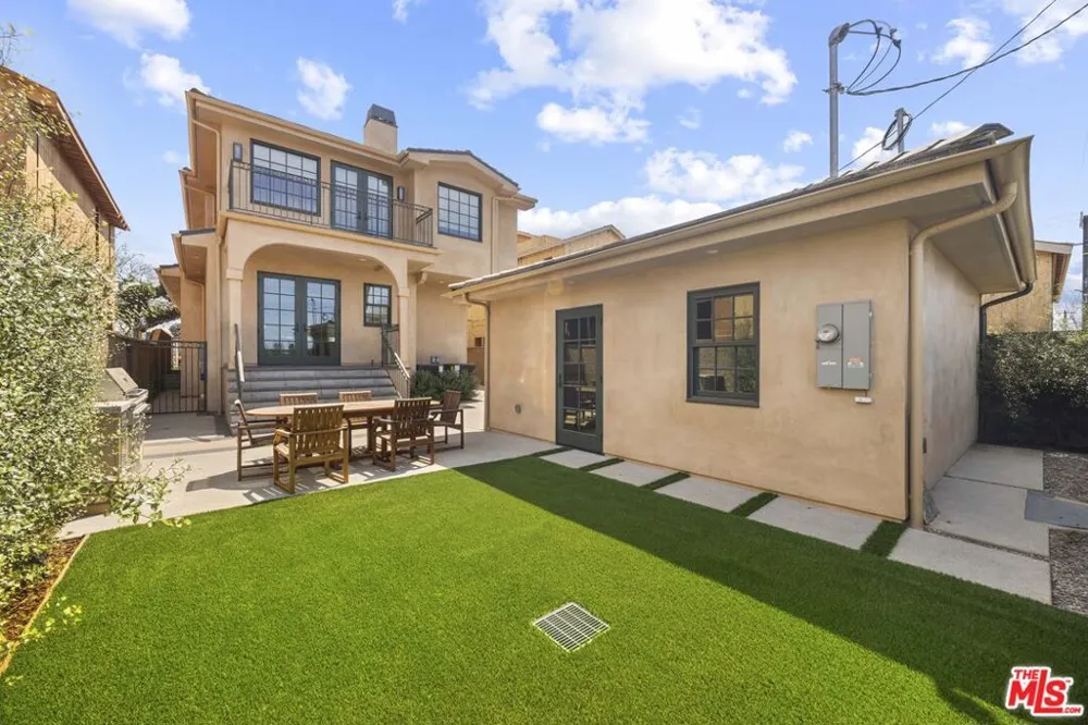 1011 Fiske Street Pacific Palisades, CA 90272
