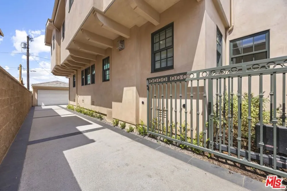 1011 Fiske Street Pacific Palisades, CA 90272
