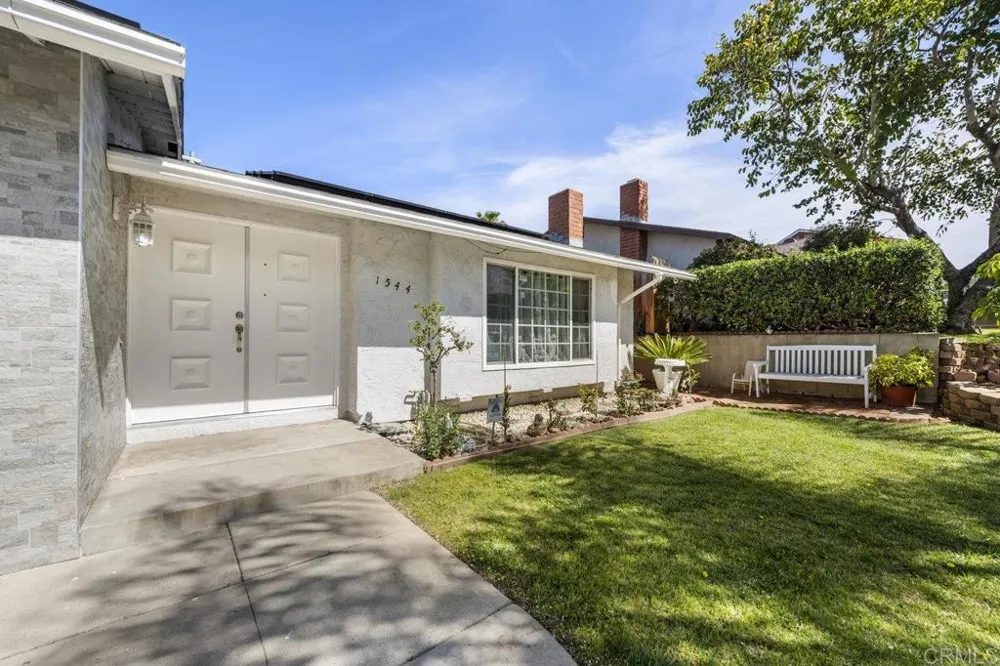1544 Knob Hill Road San Marcos, CA 92069