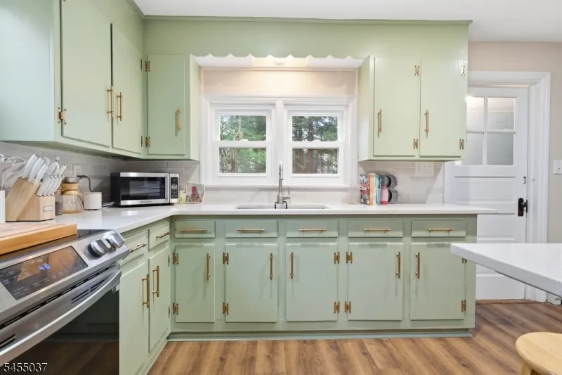 131 Crusher Rd Hopewell, NJ 08525