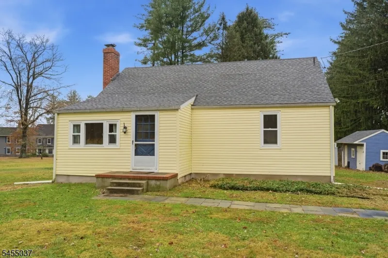 131 Crusher Rd Hopewell, NJ 08525
