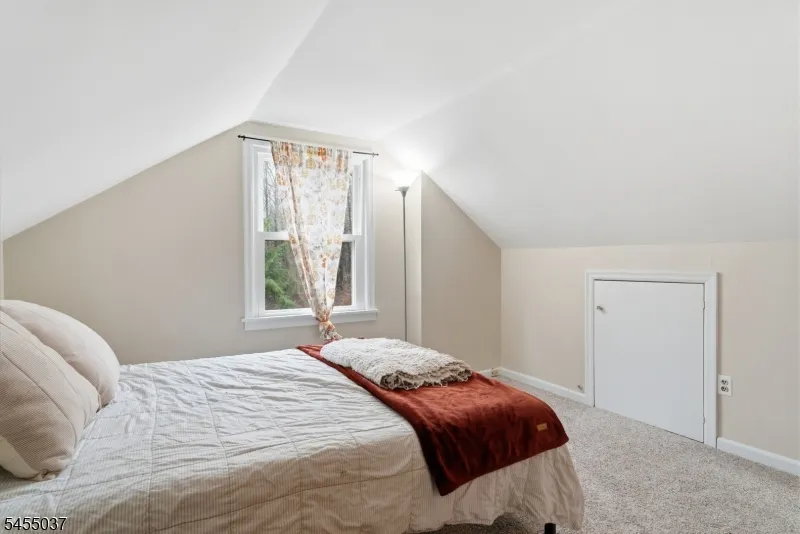 131 Crusher Rd Hopewell, NJ 08525