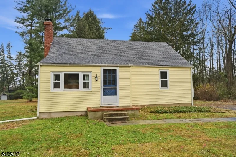 131 Crusher Rd Hopewell, NJ 08525