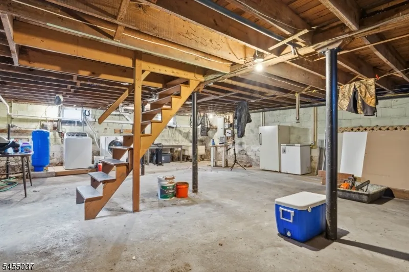 131 Crusher Rd Hopewell, NJ 08525