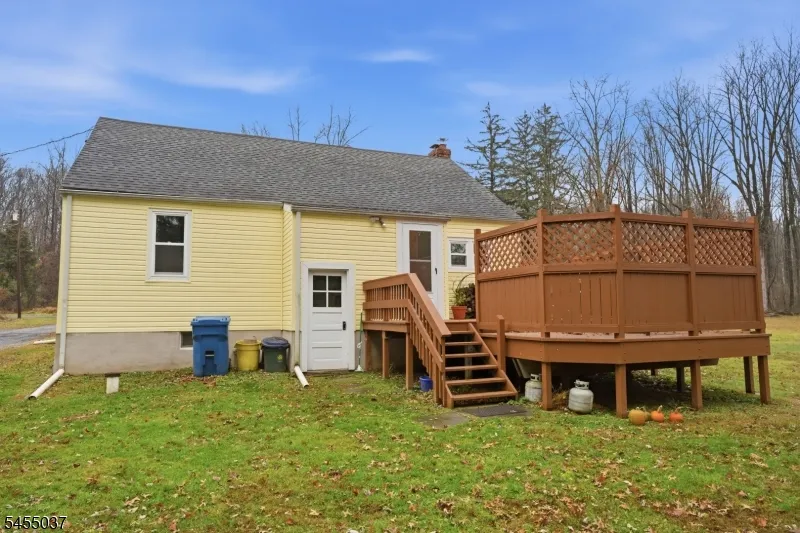 131 Crusher Rd Hopewell, NJ 08525