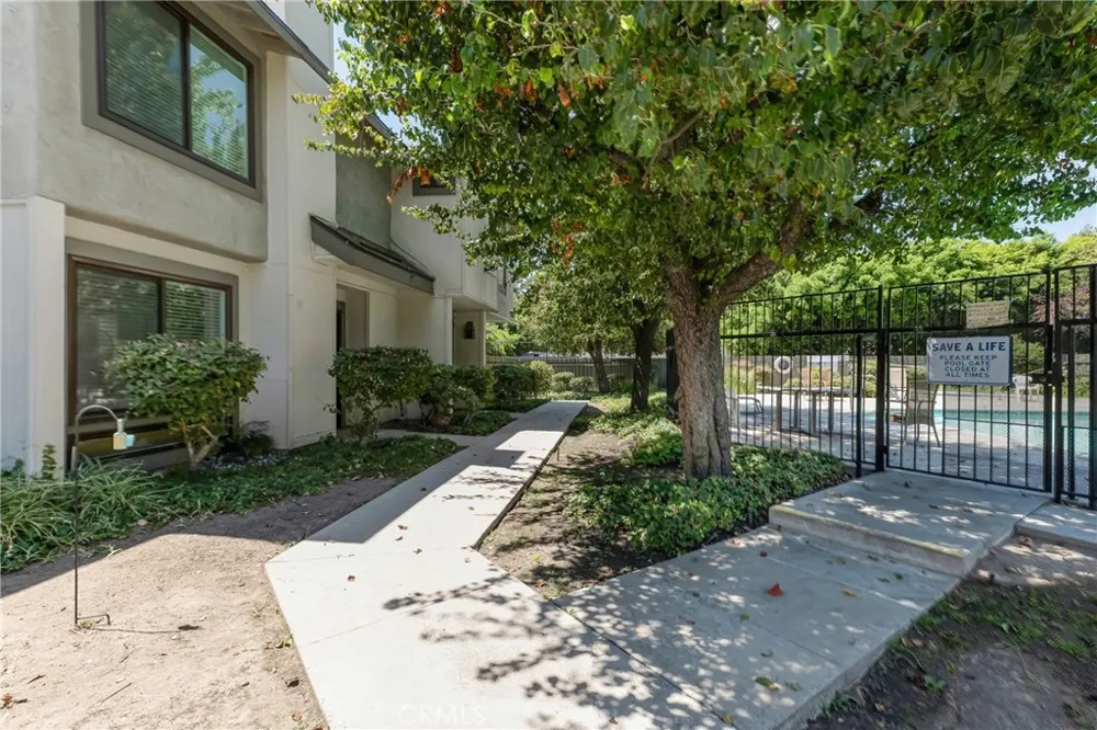 9555 Sepulveda #5 North Hills, CA 91343