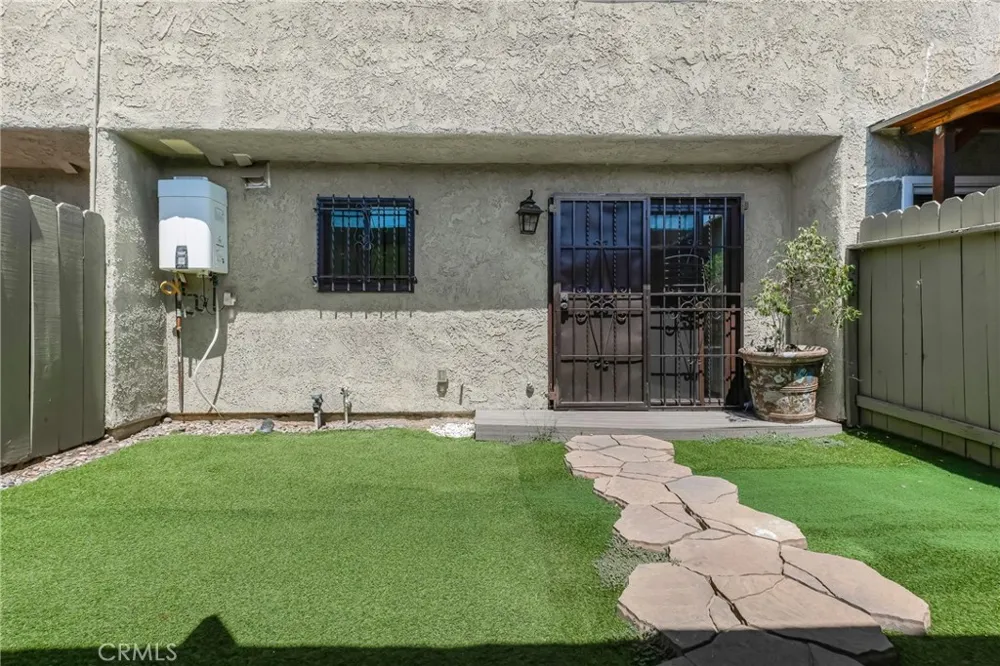 9555 Sepulveda #5 North Hills, CA 91343