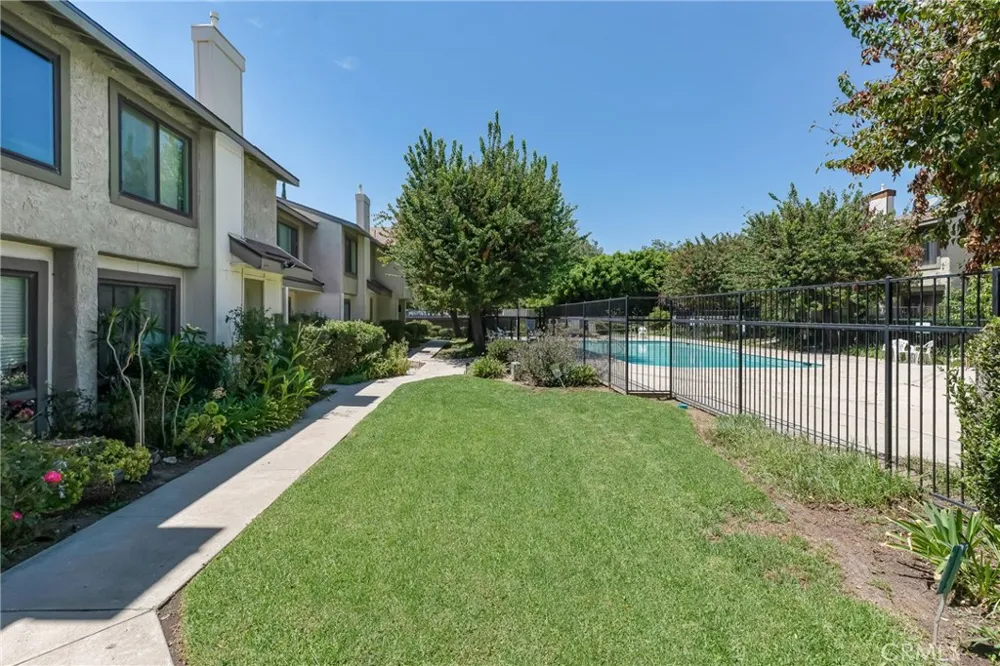 9555 Sepulveda #5 North Hills, CA 91343