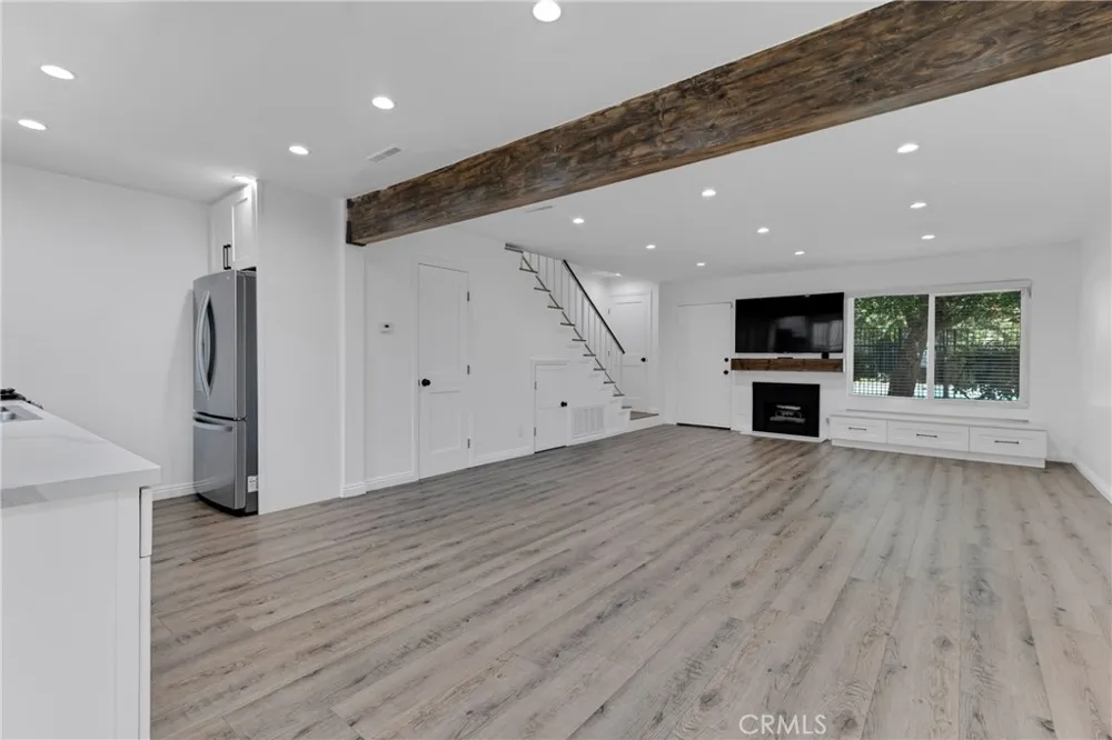 9555 Sepulveda #5 North Hills, CA 91343