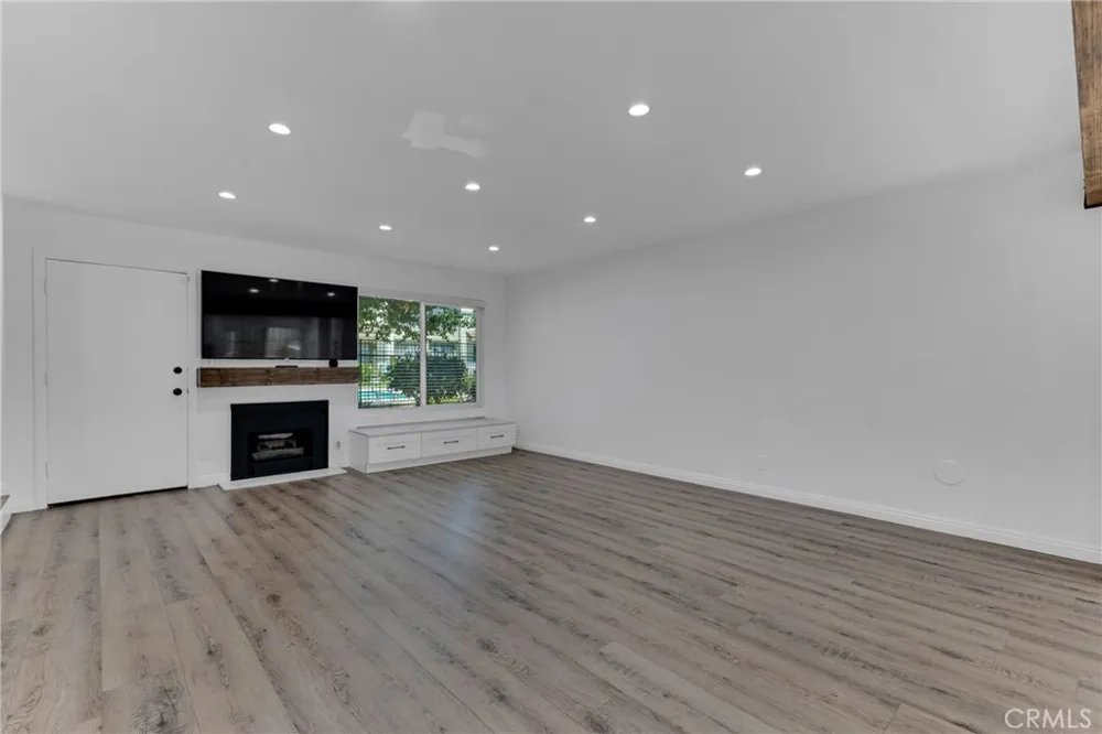 9555 Sepulveda #5 North Hills, CA 91343