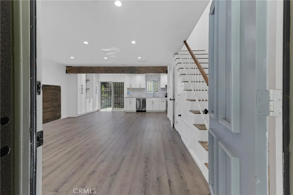9555 Sepulveda #5 North Hills, CA 91343