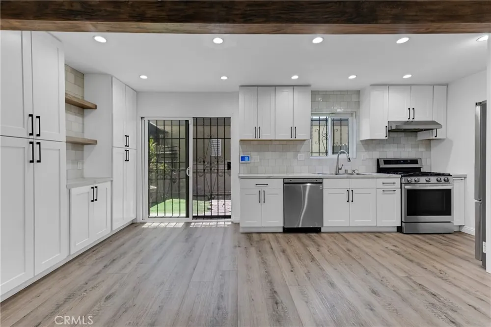 9555 Sepulveda #5 North Hills, CA 91343