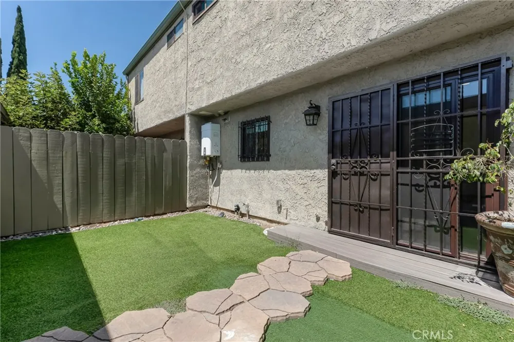 9555 Sepulveda #5 North Hills, CA 91343