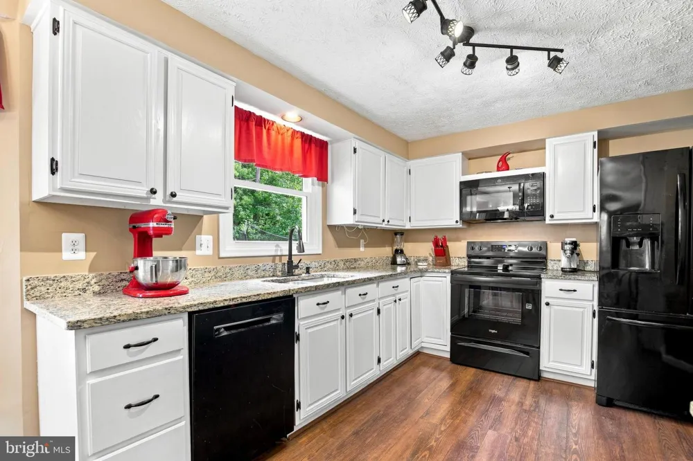 16125 OLMSTEAD LANE Woodbridge, VA 22191