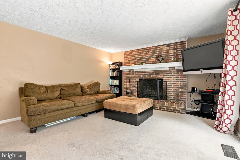 16125 OLMSTEAD LANE Woodbridge, VA 22191
