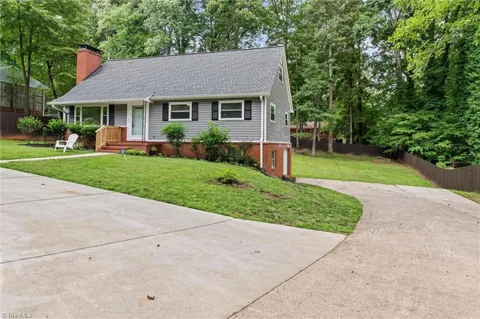 521 Dogwood Circle