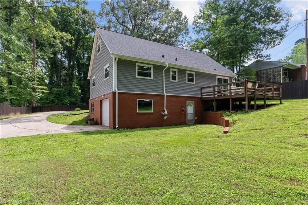 521 Dogwood Circle High Point, NC 27260