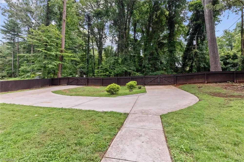521 Dogwood Circle High Point, NC 27260