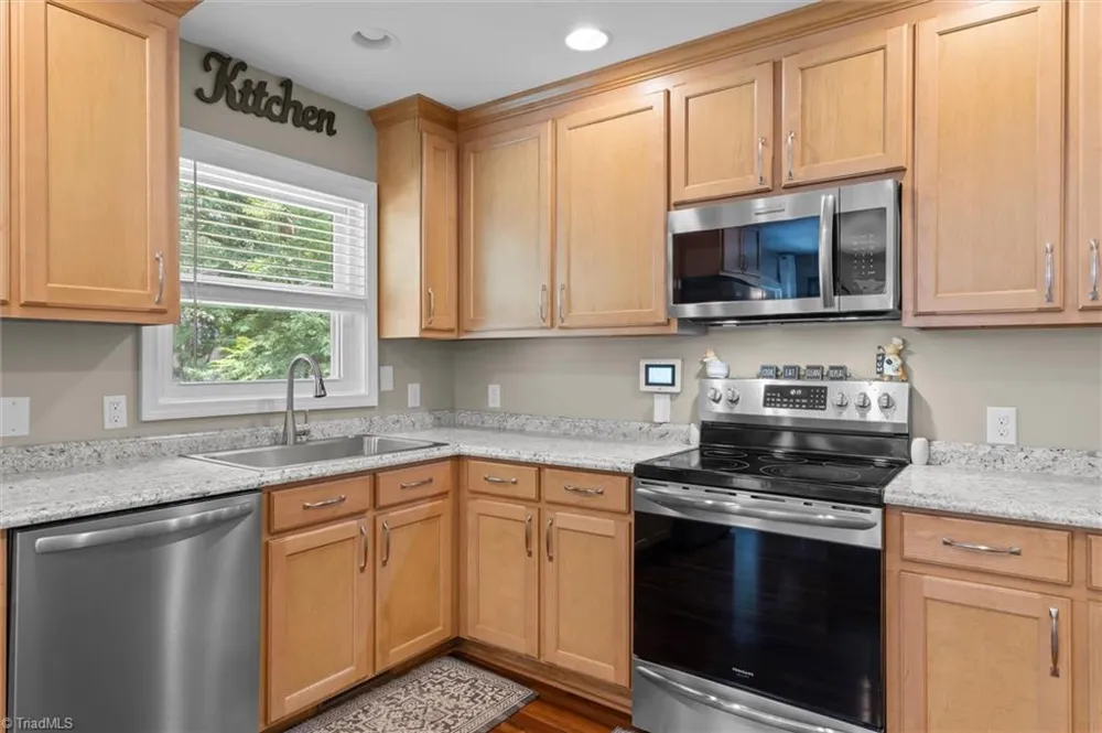 521 Dogwood Circle High Point, NC 27260