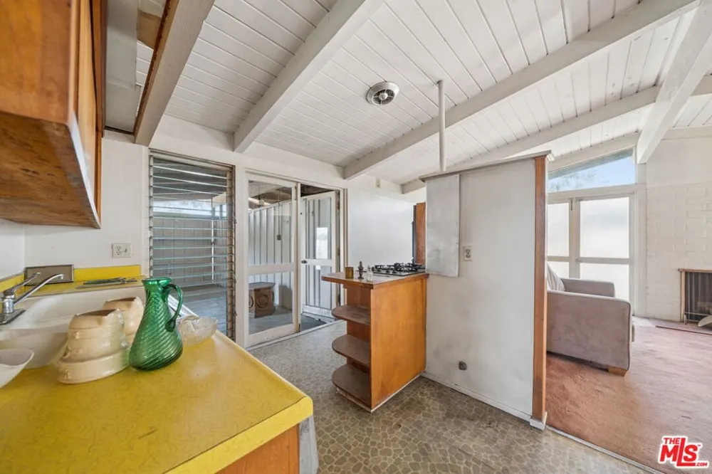 3208 Studebaker Road Long Beach, CA 90808