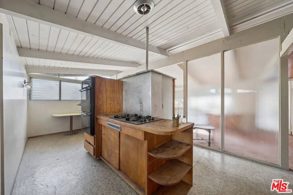 3208 Studebaker Road Long Beach, CA 90808