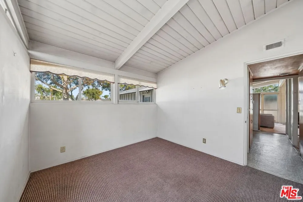 3208 Studebaker Road Long Beach, CA 90808