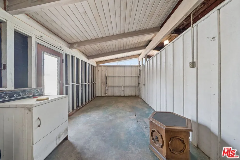 3208 Studebaker Road Long Beach, CA 90808