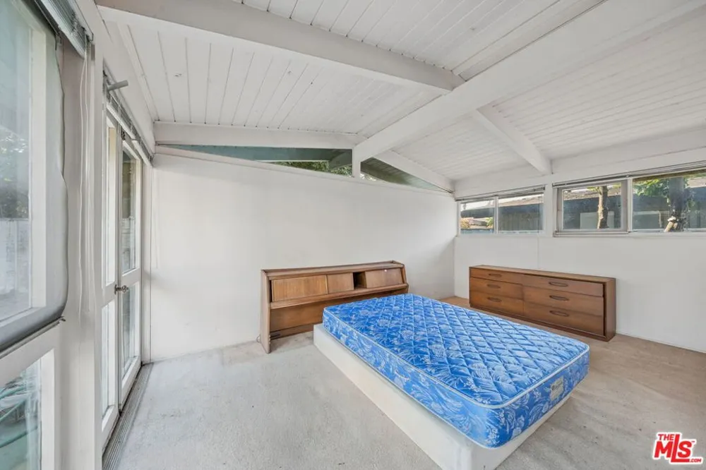 3208 Studebaker Road Long Beach, CA 90808