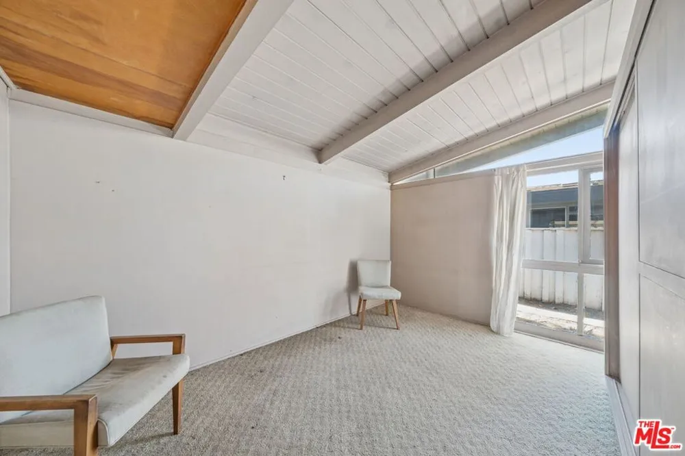 3208 Studebaker Road Long Beach, CA 90808